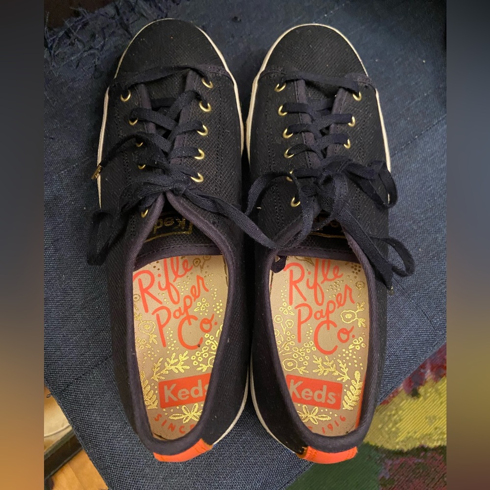 Ked’s X Rifle Paper Co Triple Kick Strawberry Fields Navy Lace Up Sneakers - Picture 10 of 13